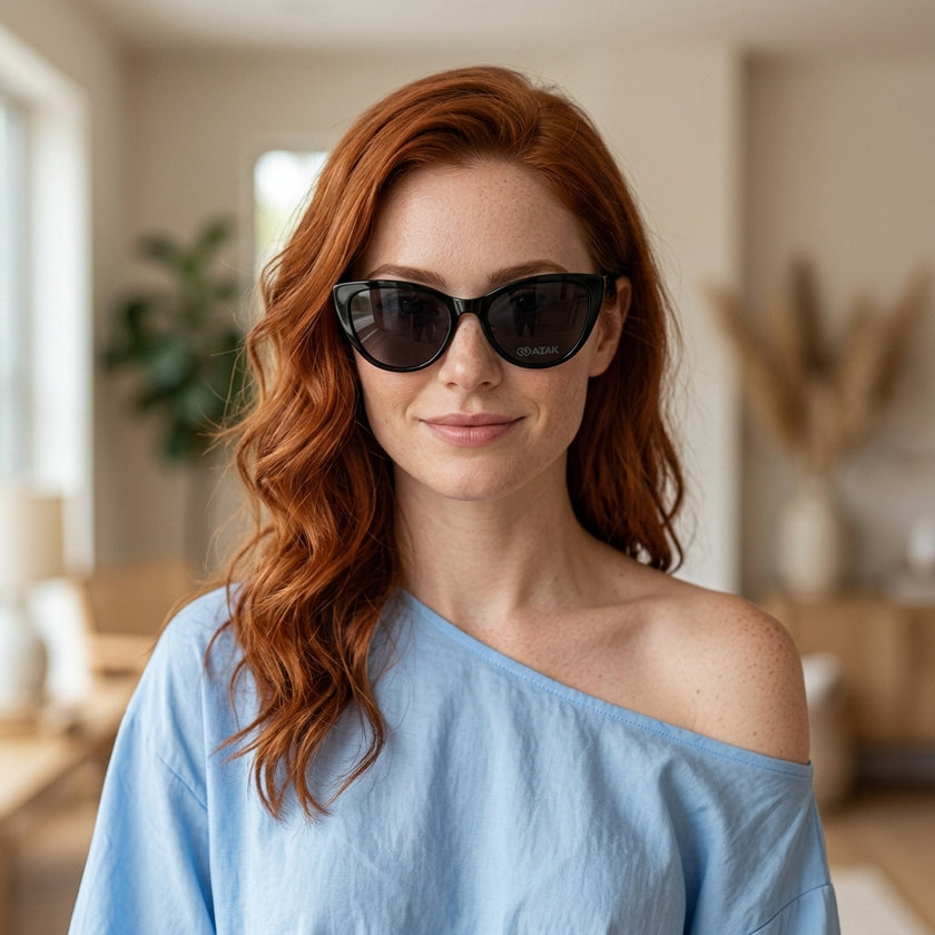 Armação Feminina AZAK PZ10238 Gatinho Preto e Prata com Clip-on - modelo ruiva com clip solar