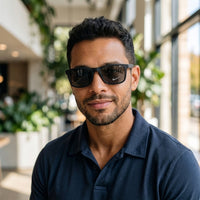 Óculos de Sol Nike IU8096X Quadrado Preto e Cinza - modelo barba