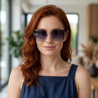 Óculos de Sol Sabrina Sato SS114 Quadrado Prata e Preto - modelo ruiva