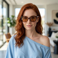 Óculos de Sol AZAK HR-TA508 Marrom Gateado - modelo ruiva com clip solar