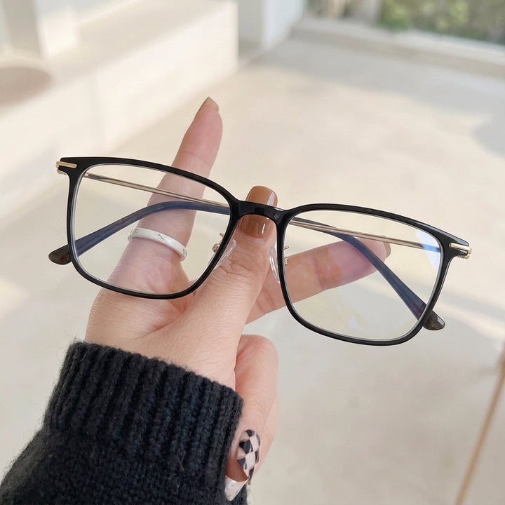 Armação 2830 Retangular Preto e Dourado - na mão