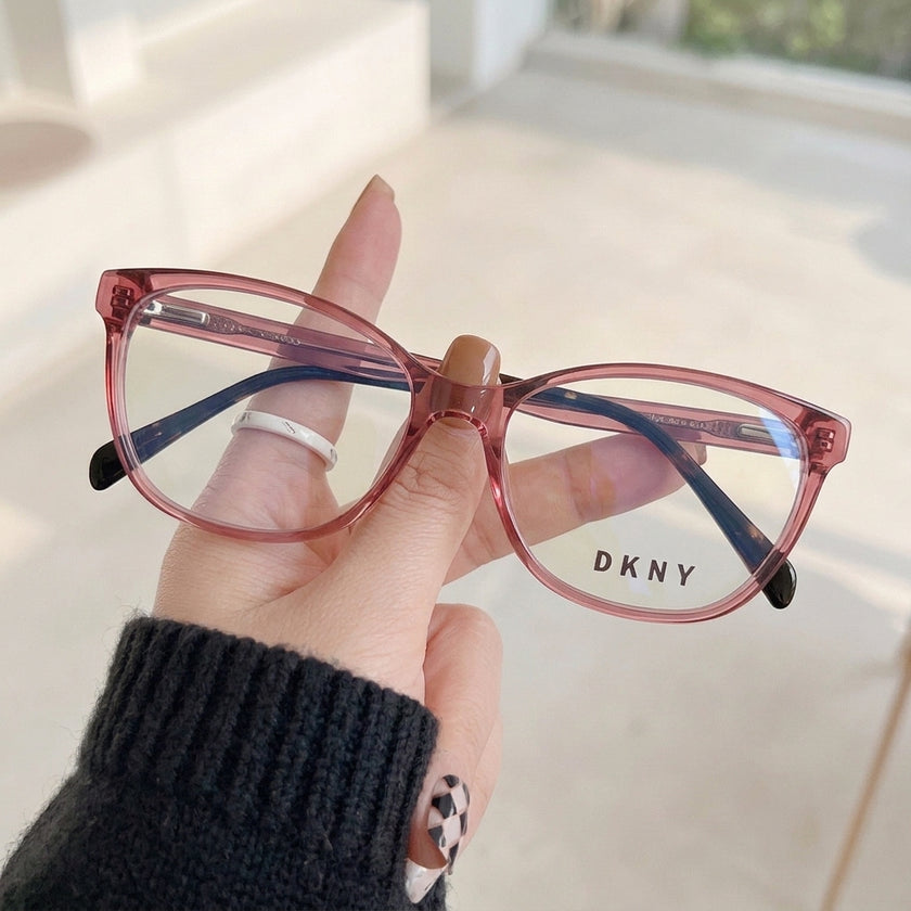 Armação Feminina DKNY DK5041 Gatinho Rosa Translúcido - na mão