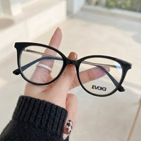 Armação Feminina Evoke RX62 Gatinho Preto - na mão