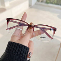 Armação Feminina Nike 7049 Retangular Rosé Degradê - na mão