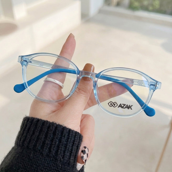 Armação Infantil AZAK HR T200 1 Oval Azul Bebê Translúcido - na mão