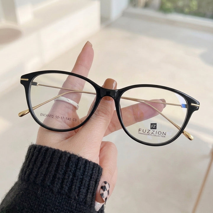 Armação Infantil ENCANTO Oval Preto e Dourado - na mão