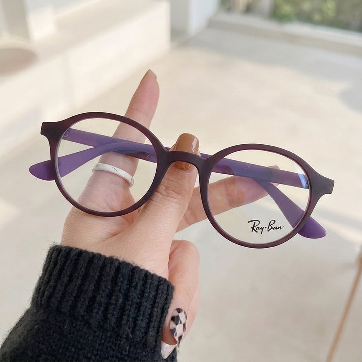 Armação Infantil Ray-Ban RB1561 Redonda Bordô e Roxo - na mão