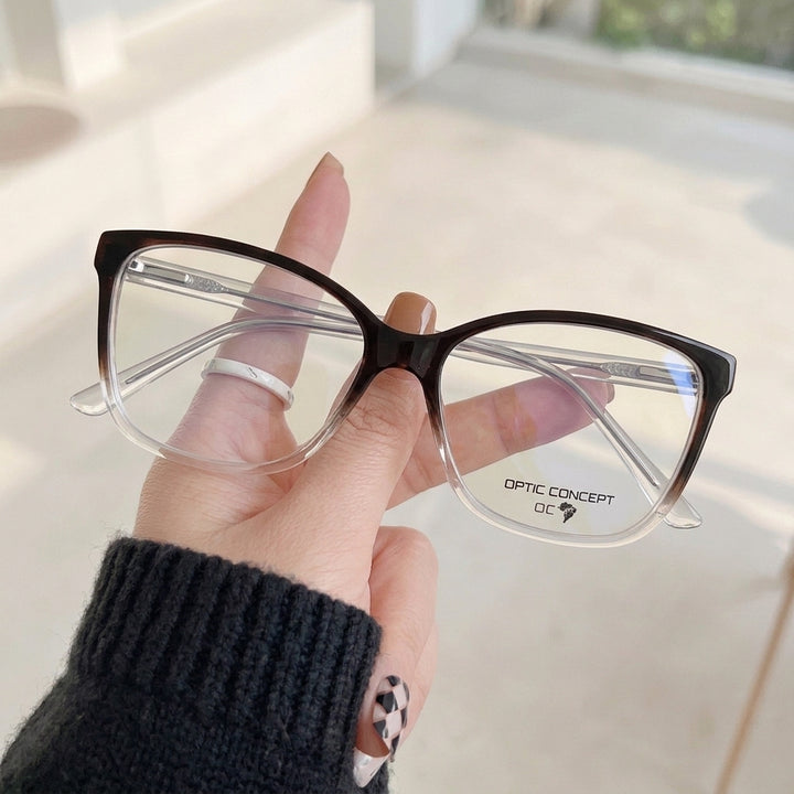 Óculos de Grau Optic Concept 1044 Gatinho Tartaruga e Cristal - na mão