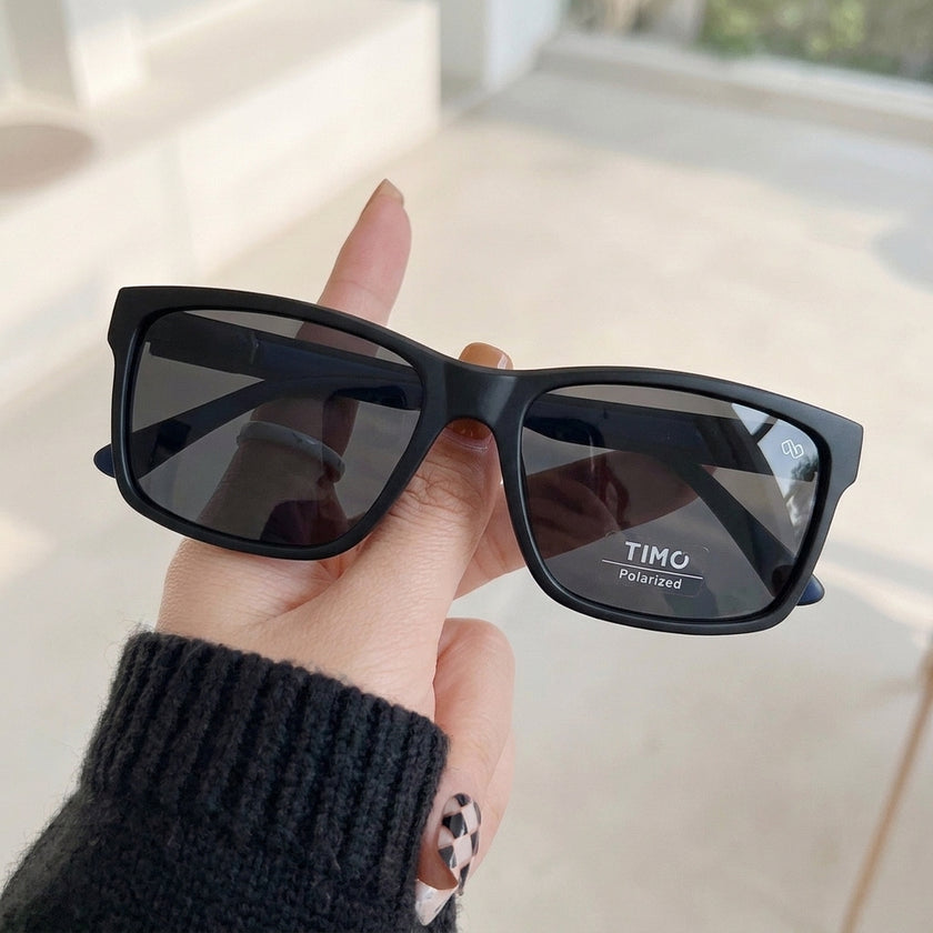 Óculos de Sol AZAK 25045P Quadrado Preto e Azul - na mão