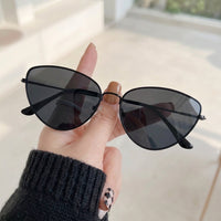 Óculos de Sol AZAK 8822 Gatinho Preto - na mão