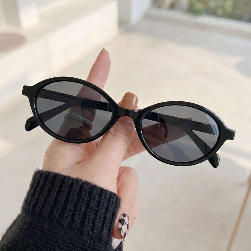 Óculos de Sol AZAK HA20261 Oval Preto - na mão