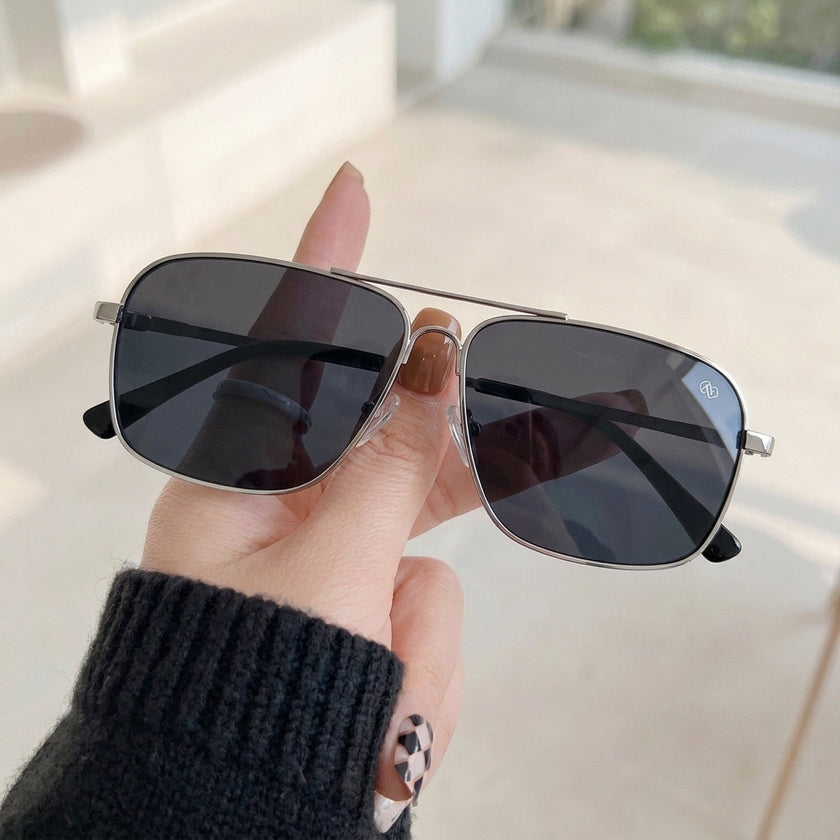 Óculos de Sol AZAK SZ4307P Aviador Prata - na mão