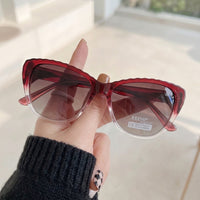 Óculos de Sol AZAK TP7410 Gatinho Vermelho Degradê - na mão